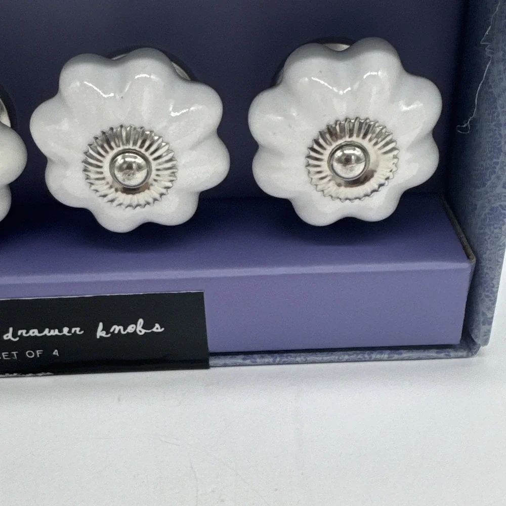 Home Essentials Drawer Pull Knobs Round White And Silver Floral Set of‎ 4 New